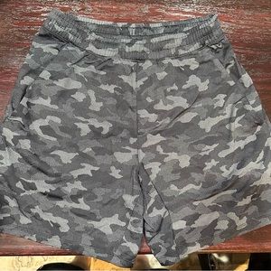 Lululemon Pacebreaker Short linerless, Medium, Great condition, Gray Camo